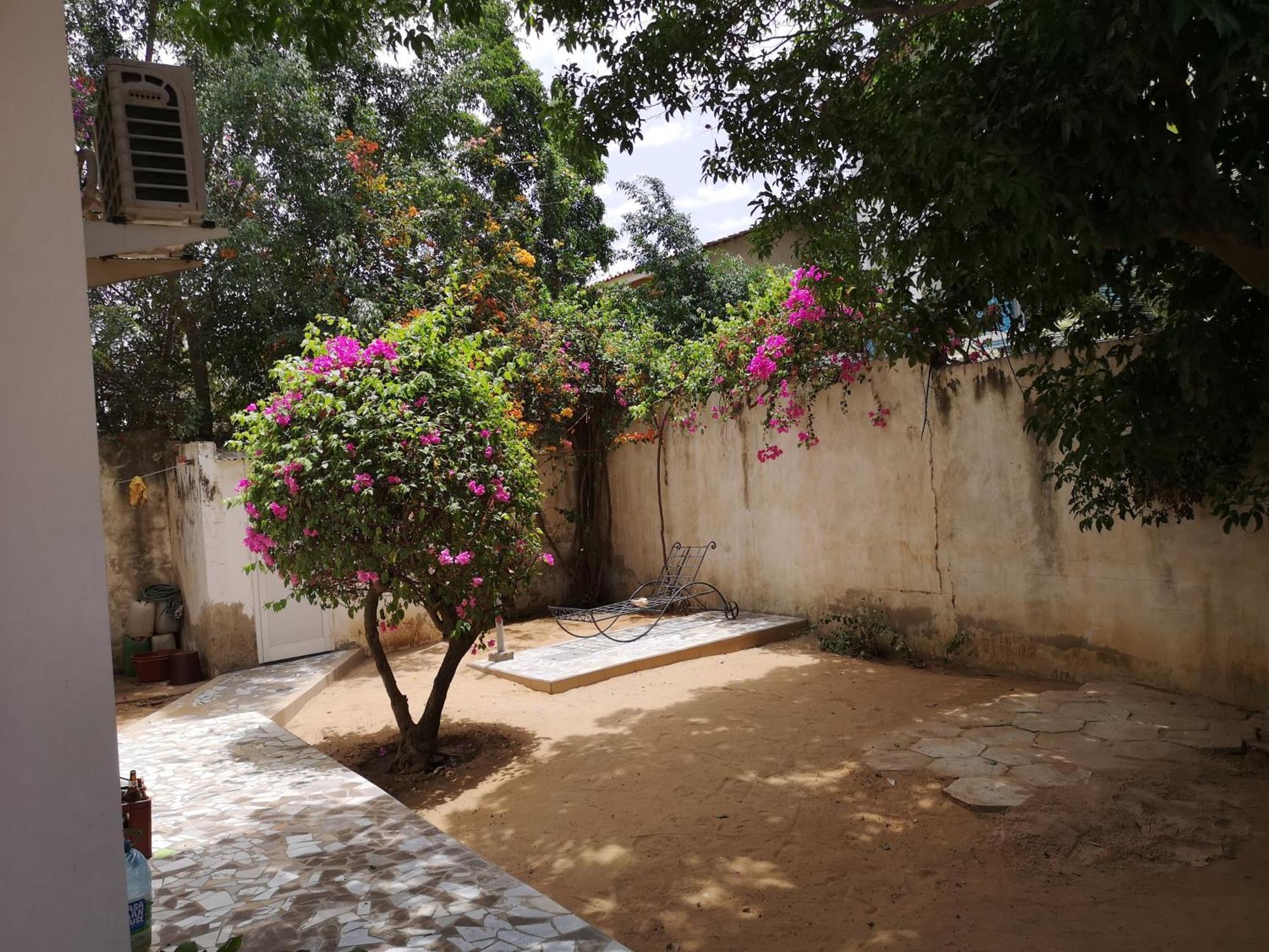 مبور Keur Baboune المظهر الخارجي الصورة